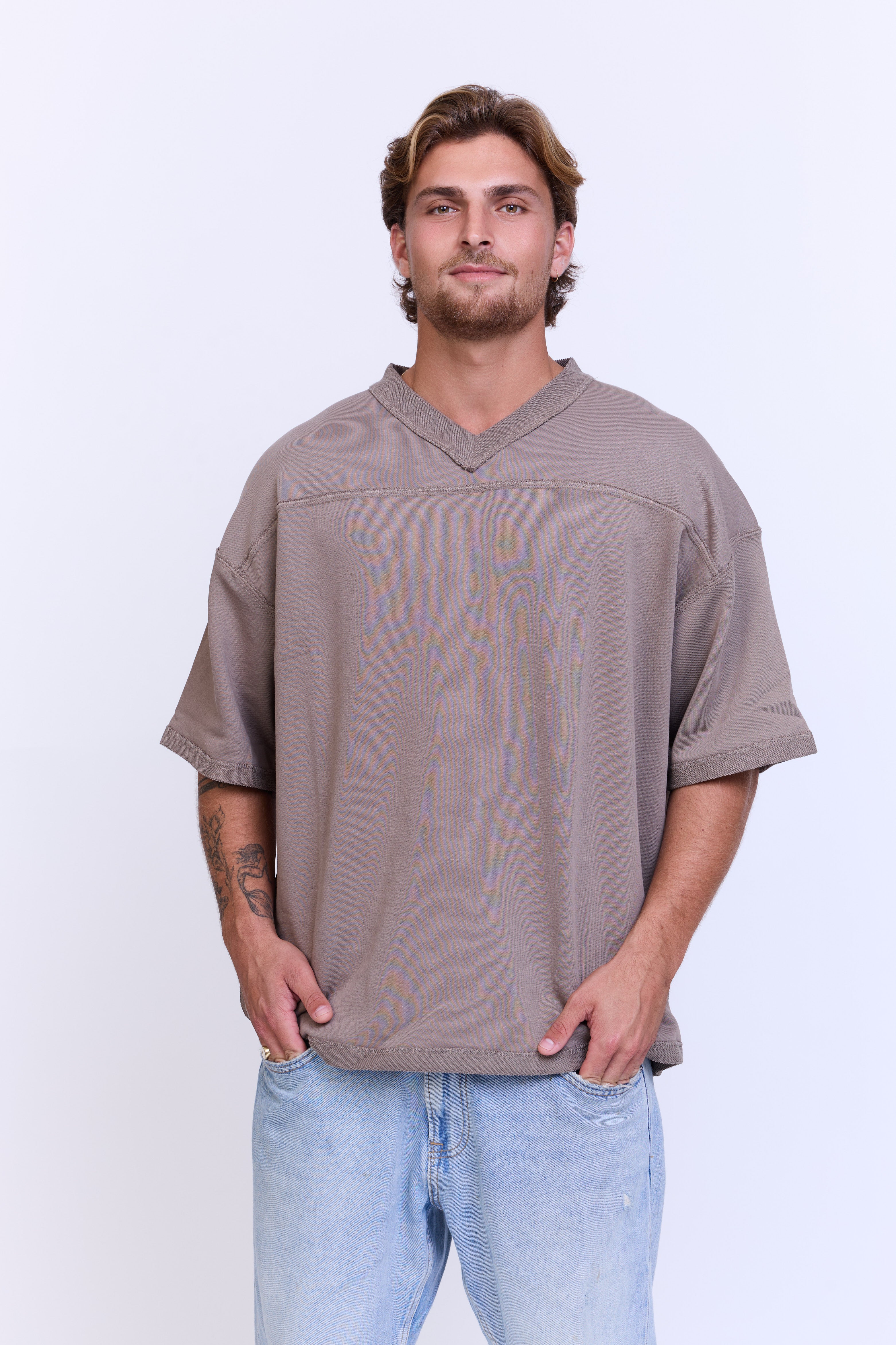 חולצה קצרה וי - חום