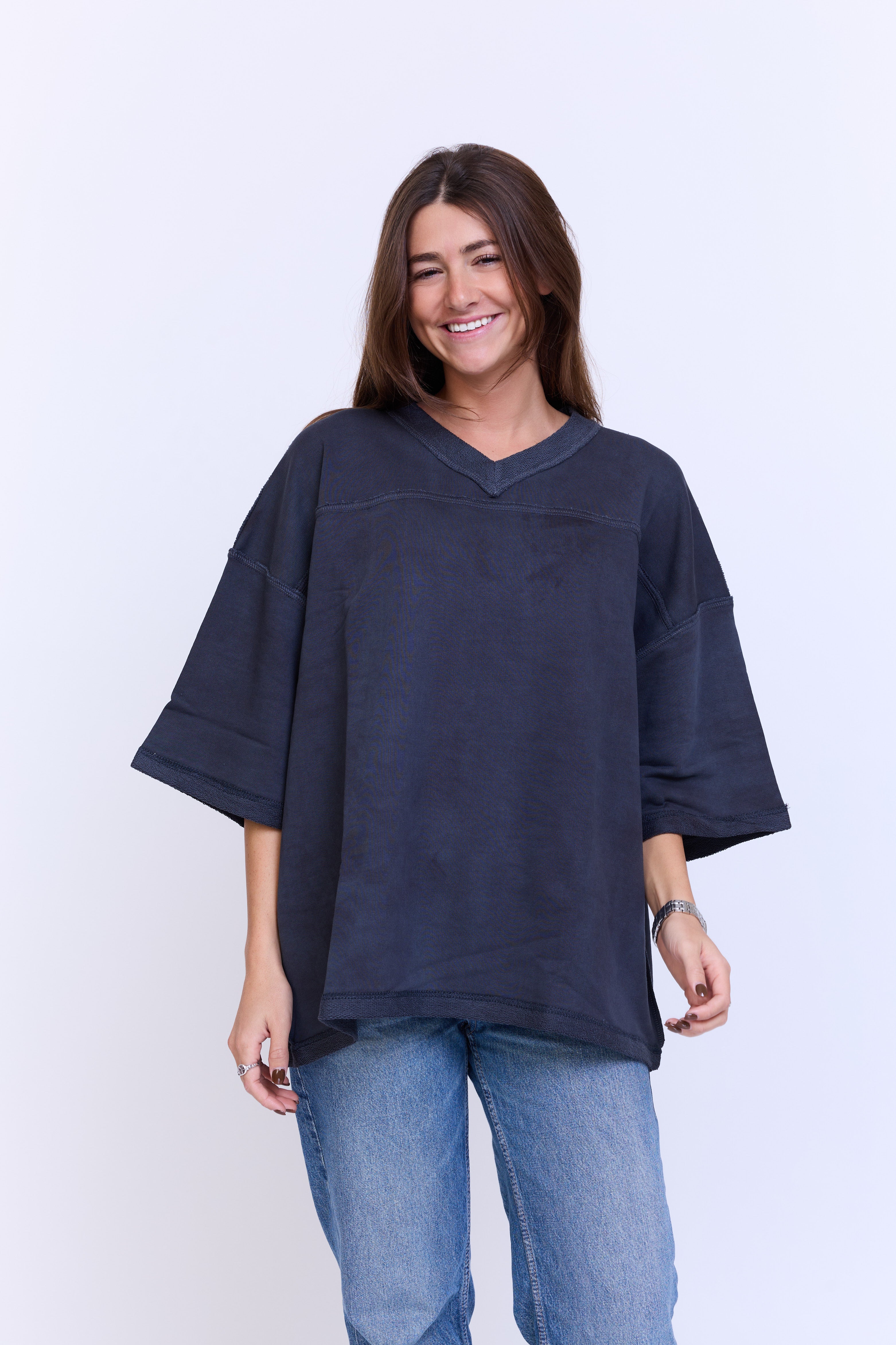 חולצה קצרה וי - אפור ווש