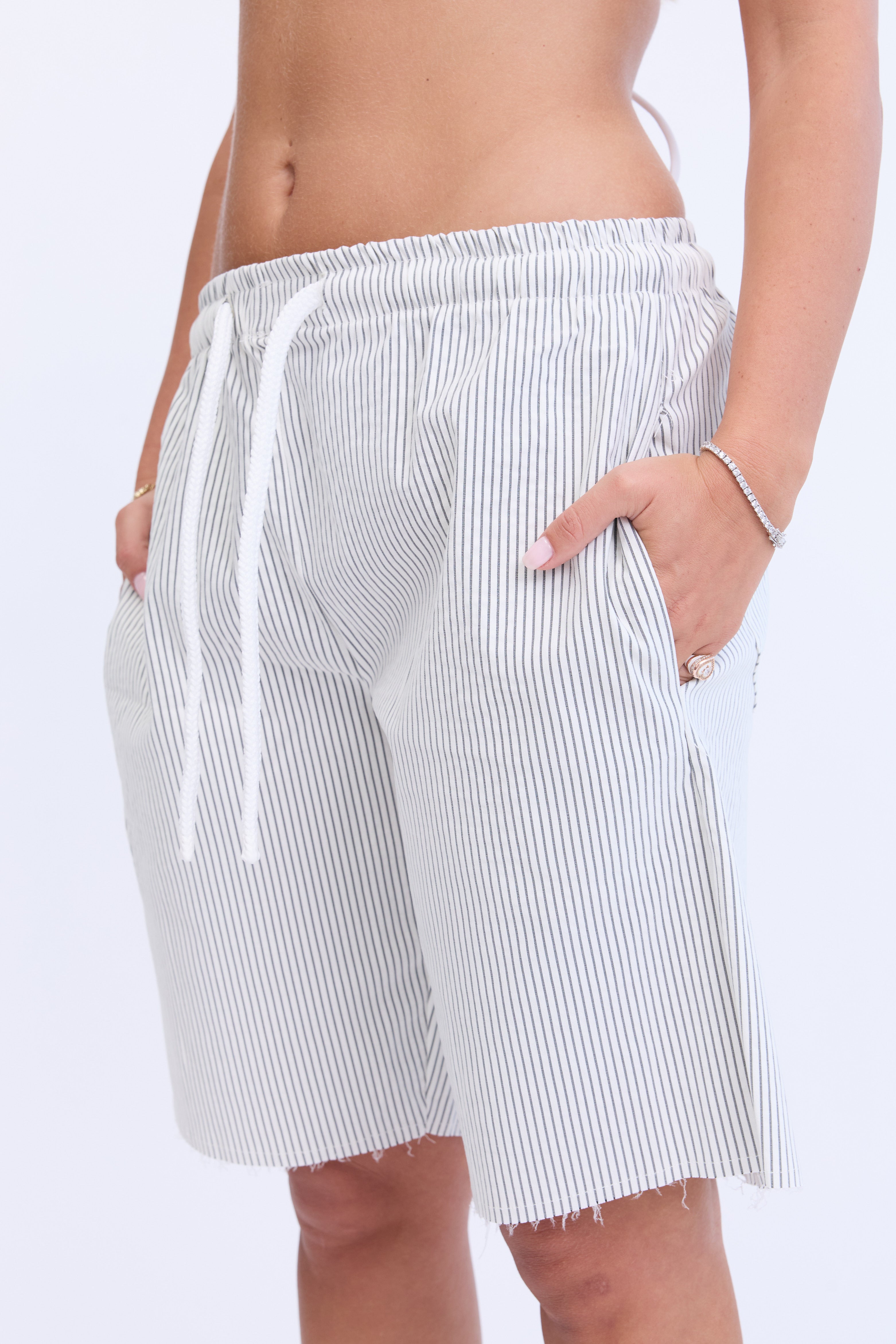 Marin Shorts - dark blue stripes
