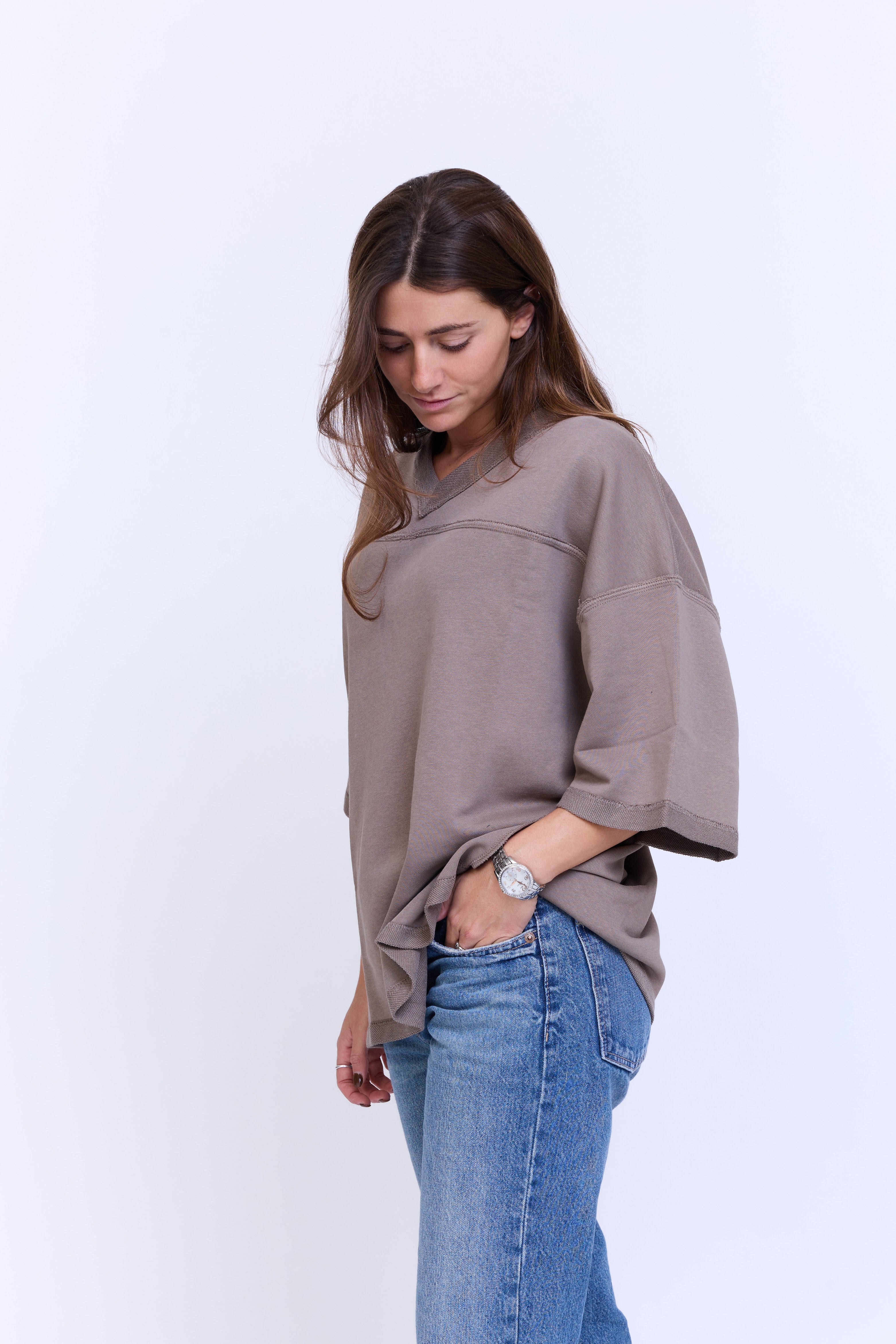 חולצה קצרה וי - חום