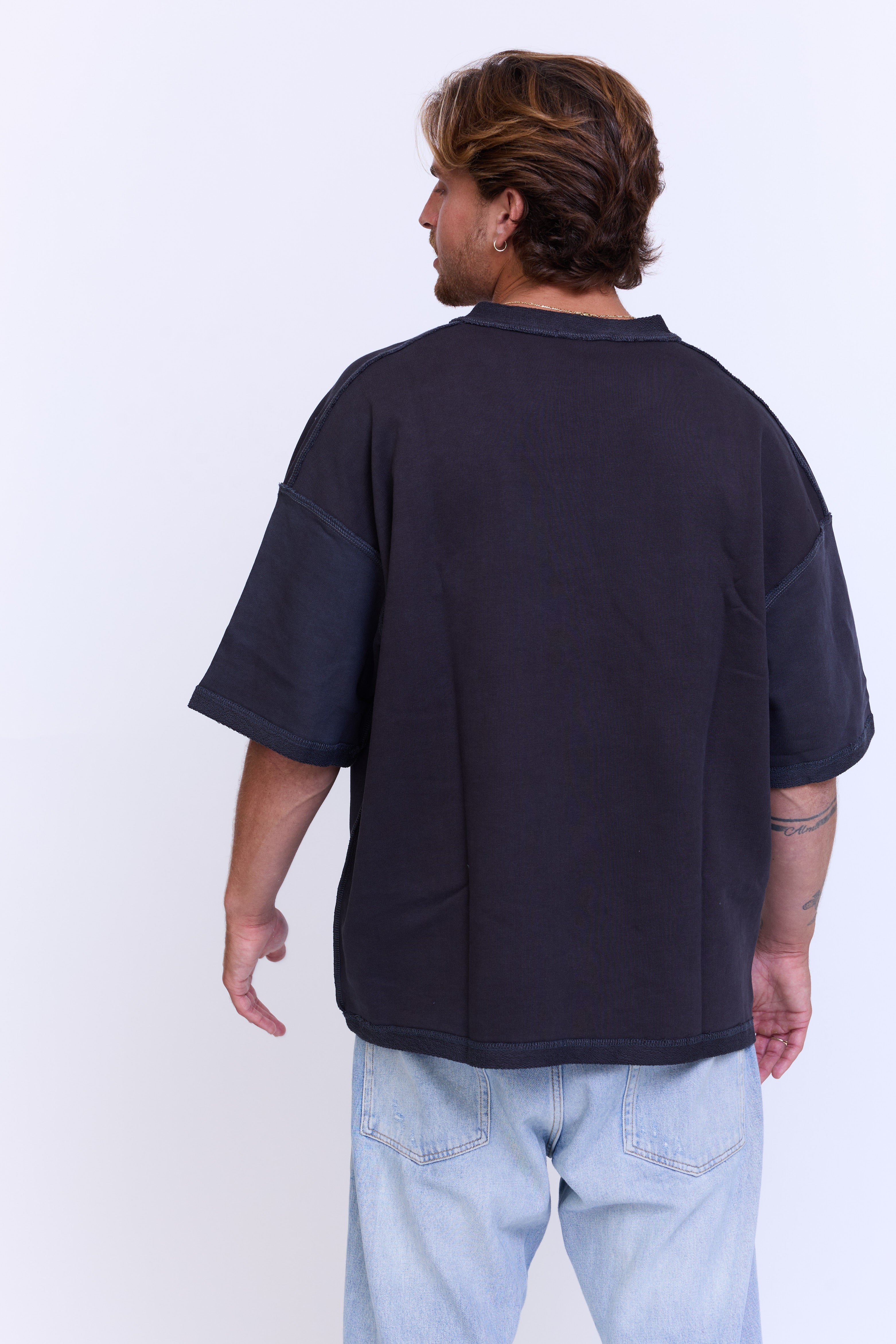 חולצה קצרה וי - אפור ווש