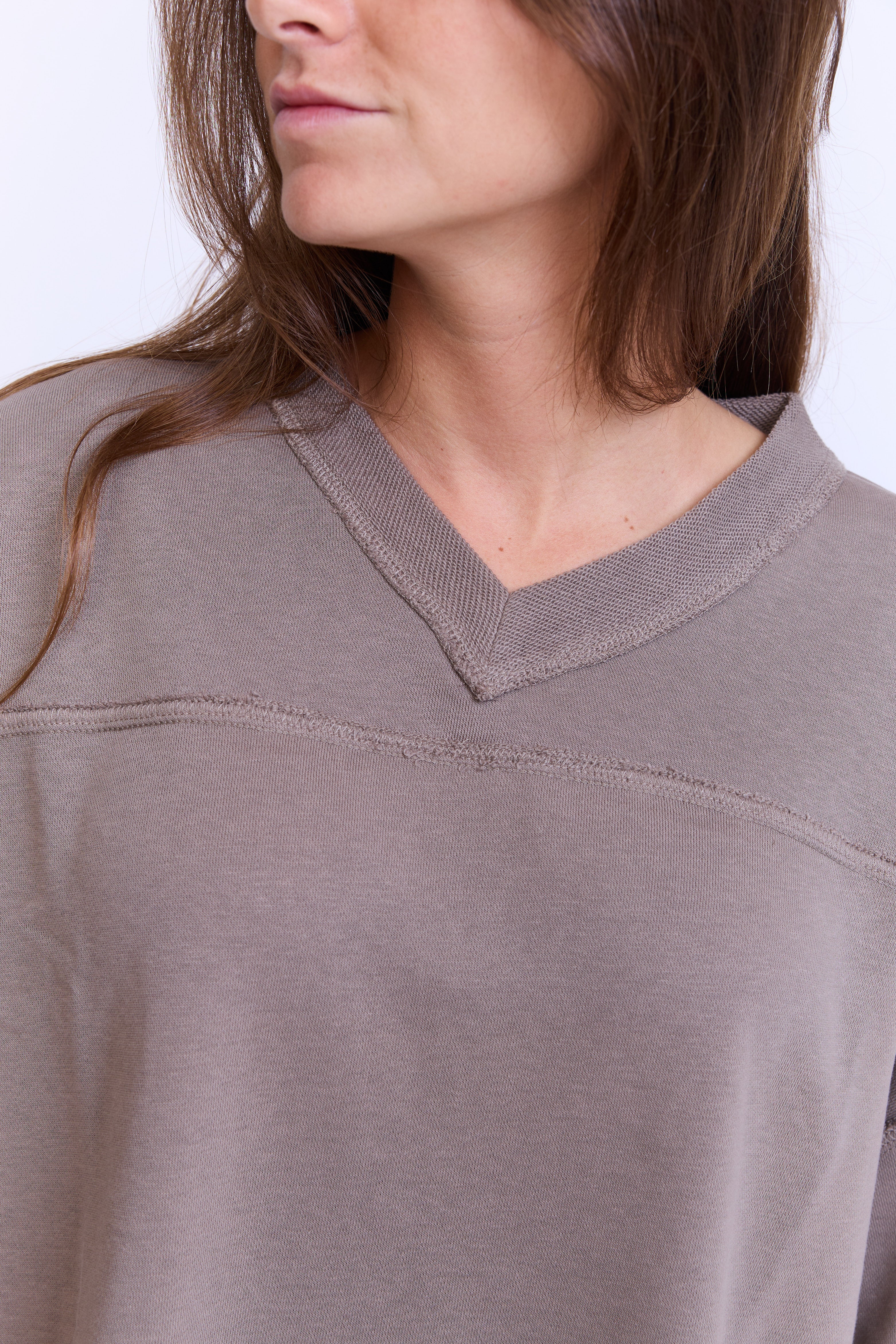 חולצה קצרה וי - חום