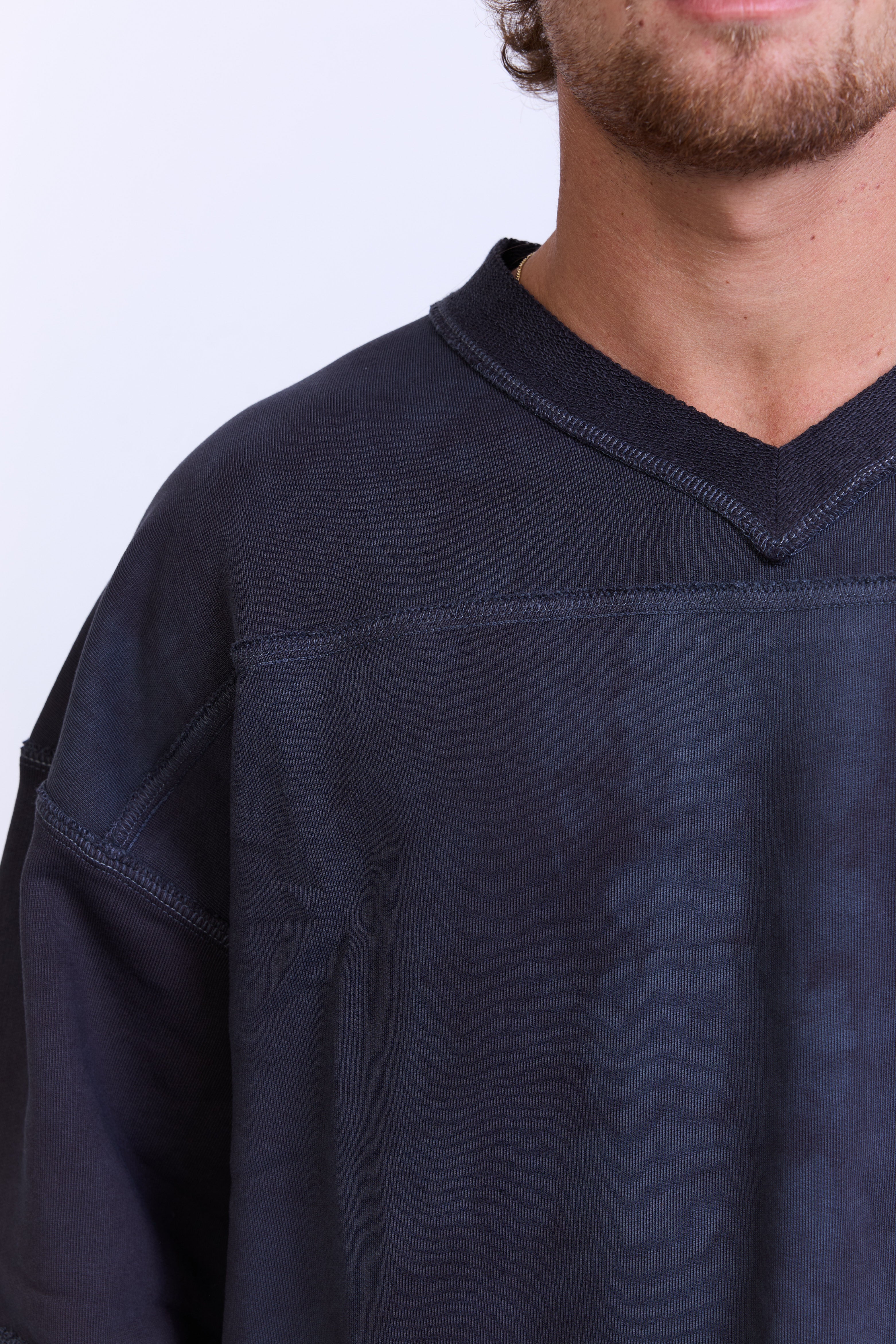 חולצה קצרה וי - אפור ווש