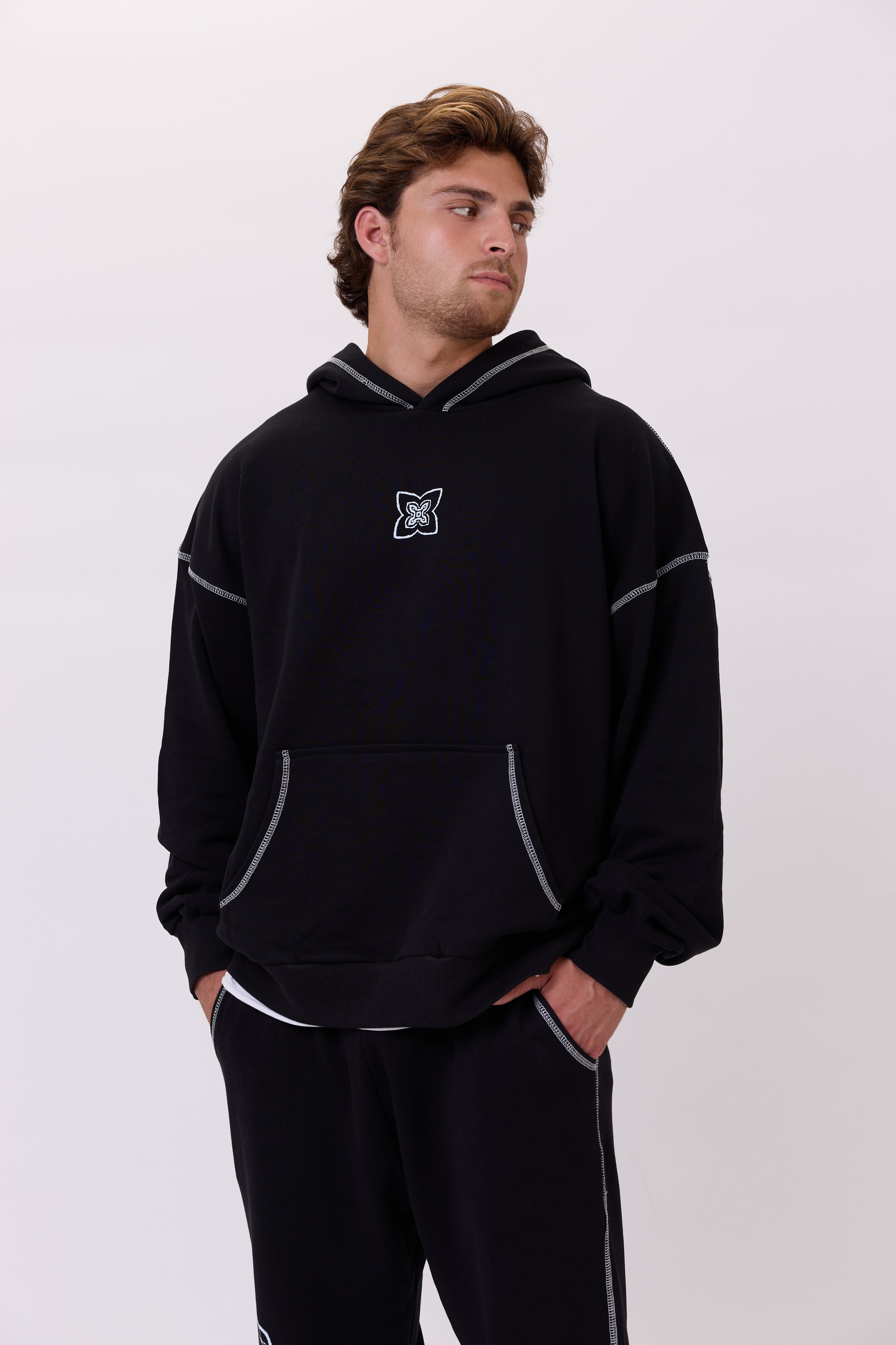 קפוצ'ון תפרים שחור