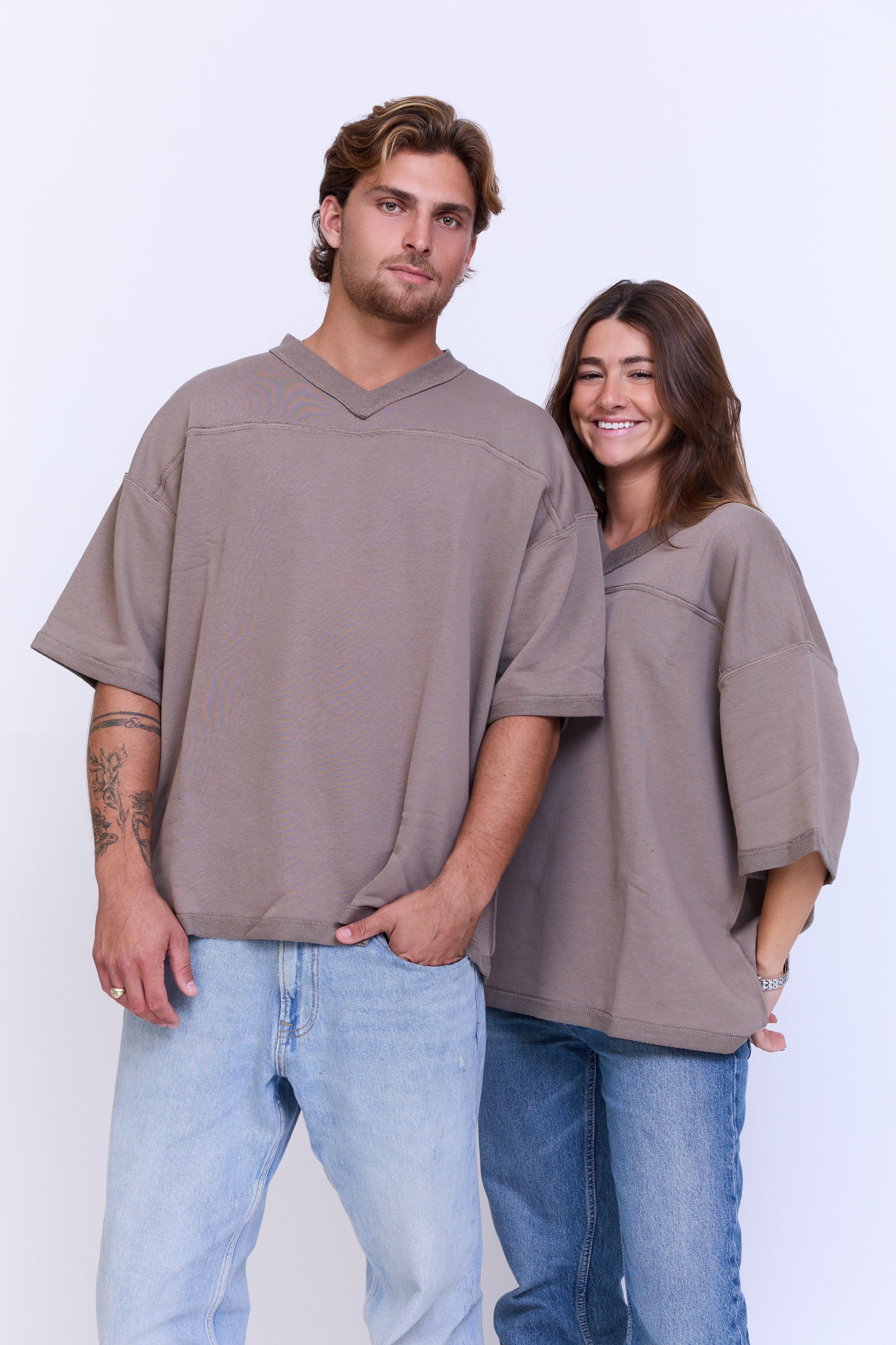 חולצה קצרה וי - חום