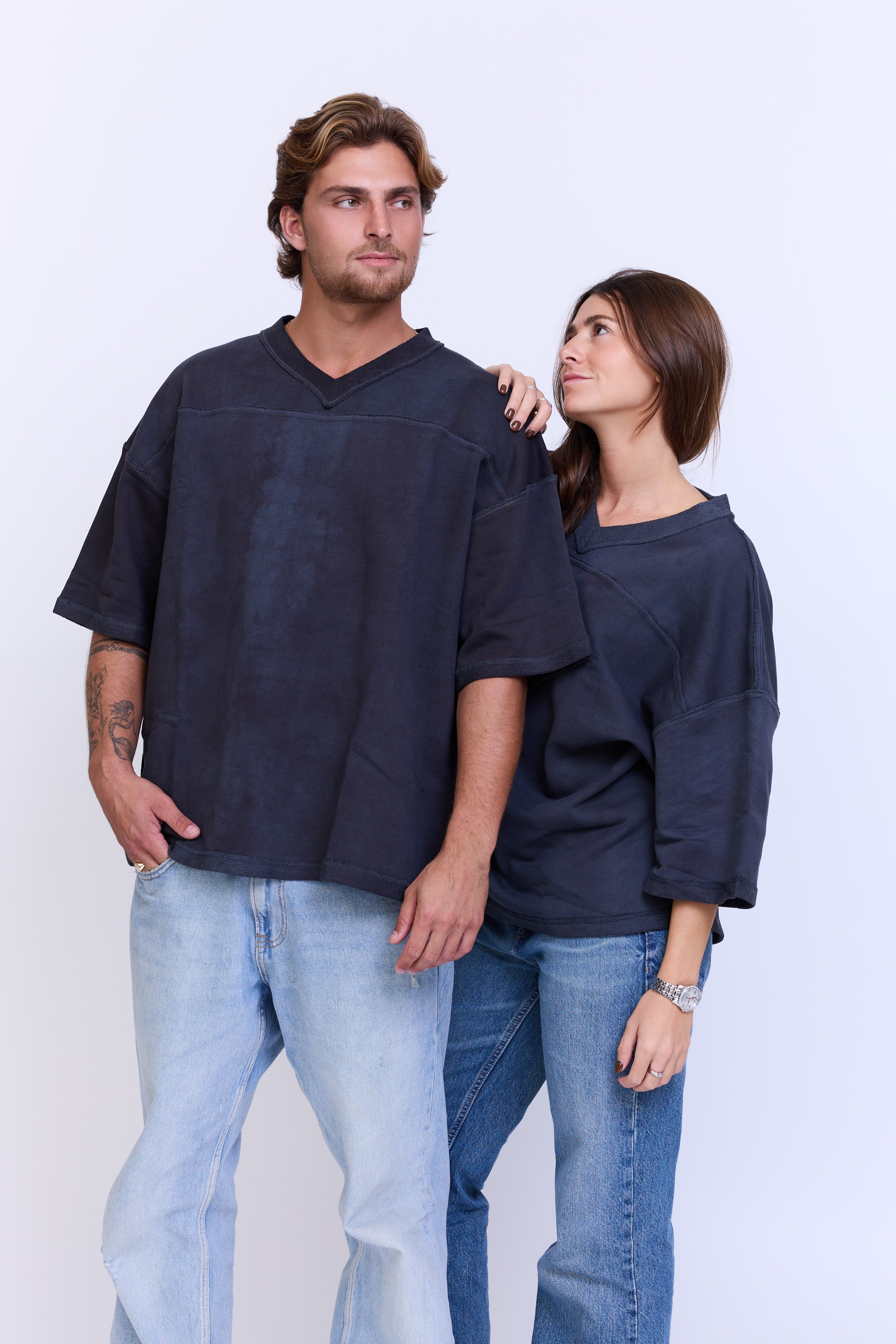 חולצה קצרה וי - אפור ווש