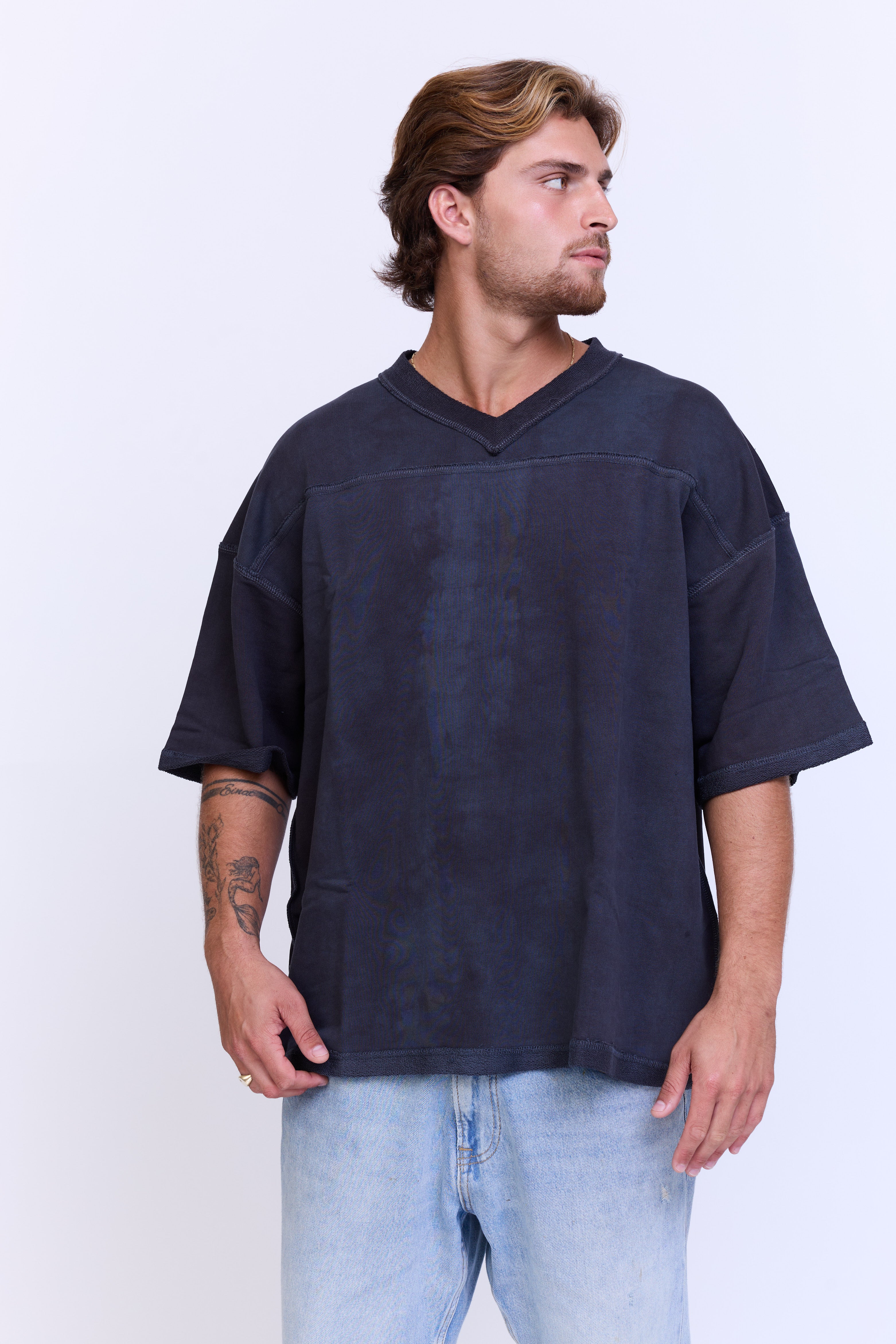 חולצה קצרה וי - אפור ווש