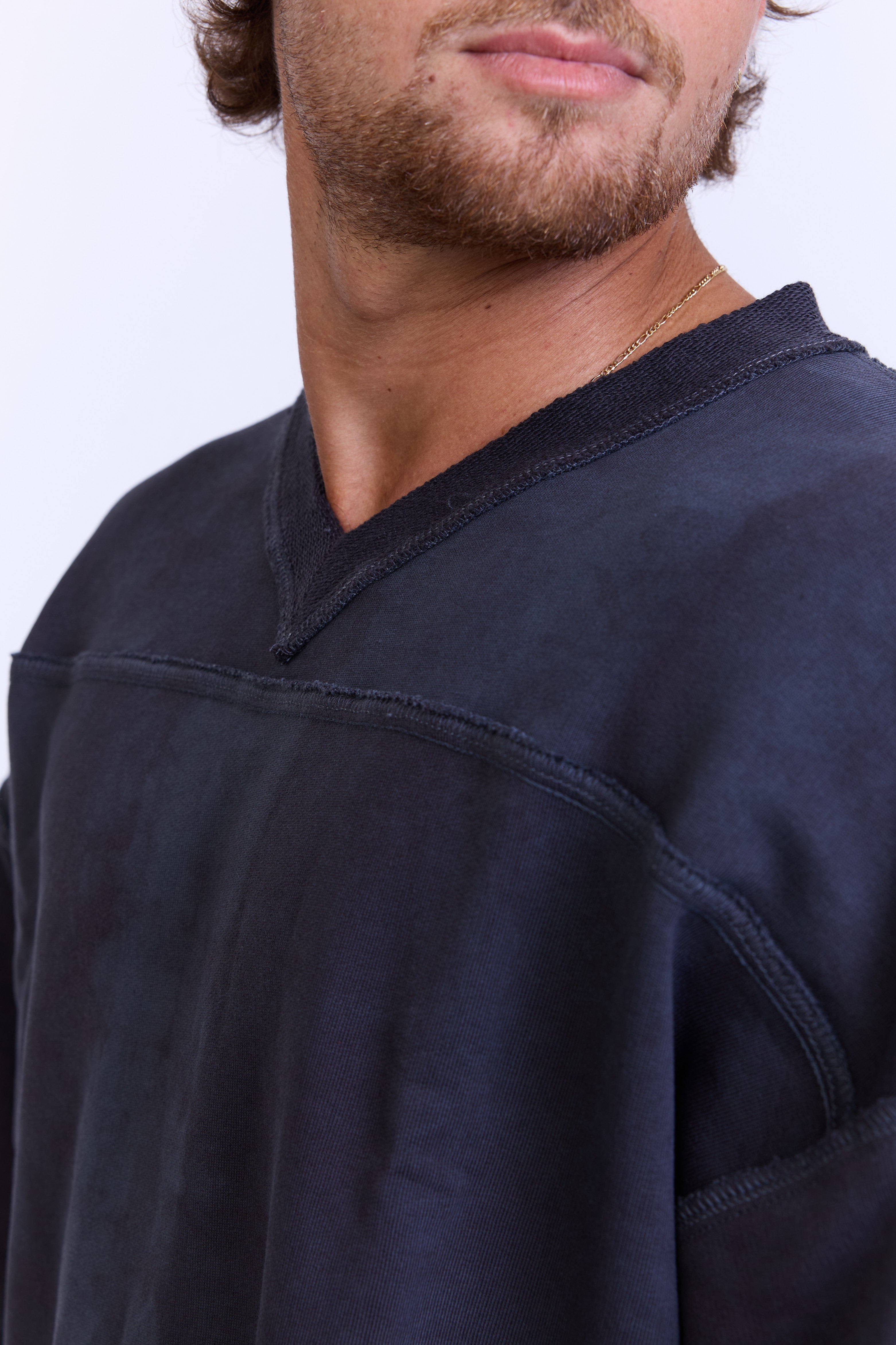 חולצה קצרה וי - אפור ווש