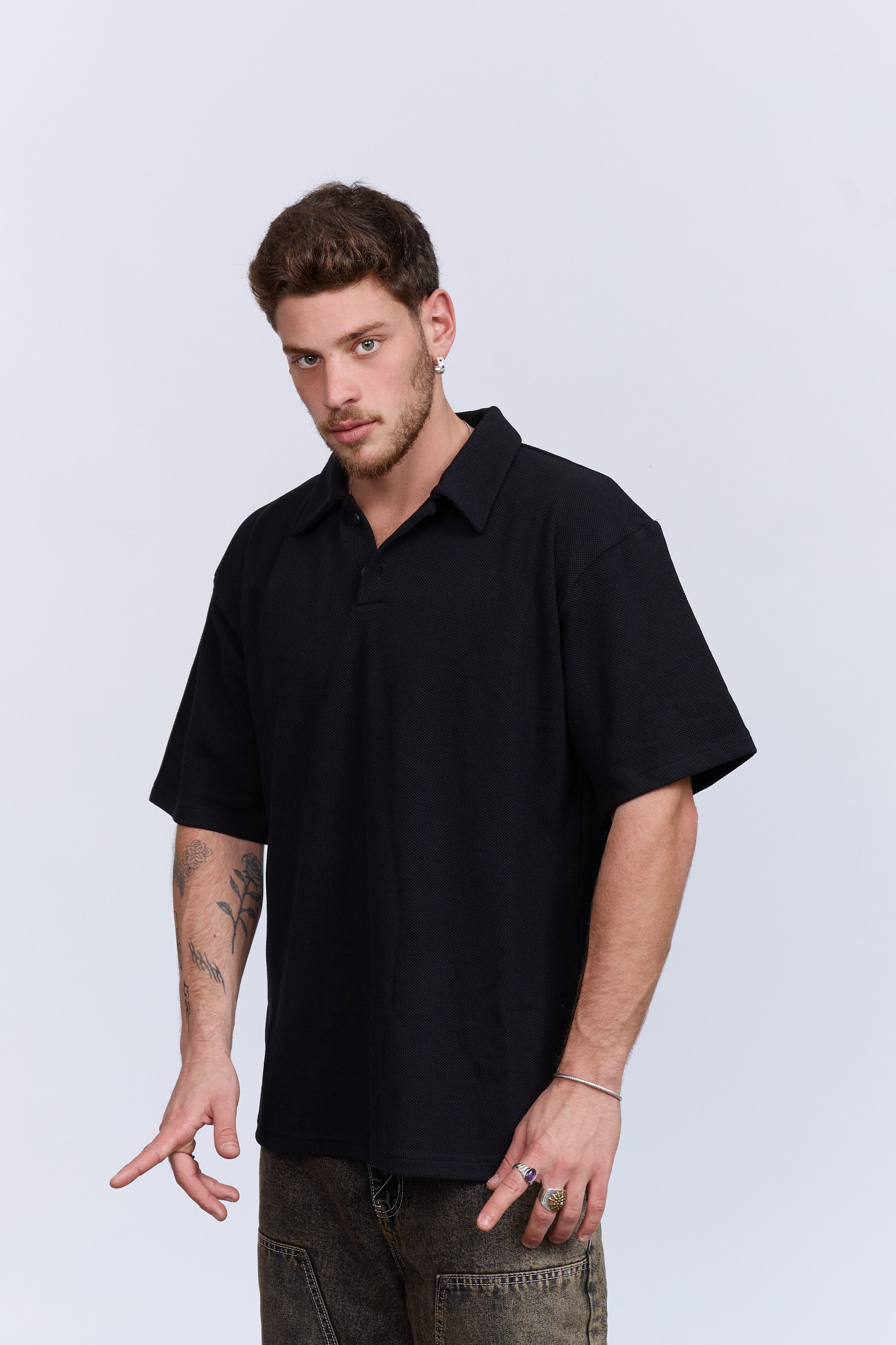 פולו שחור קצר